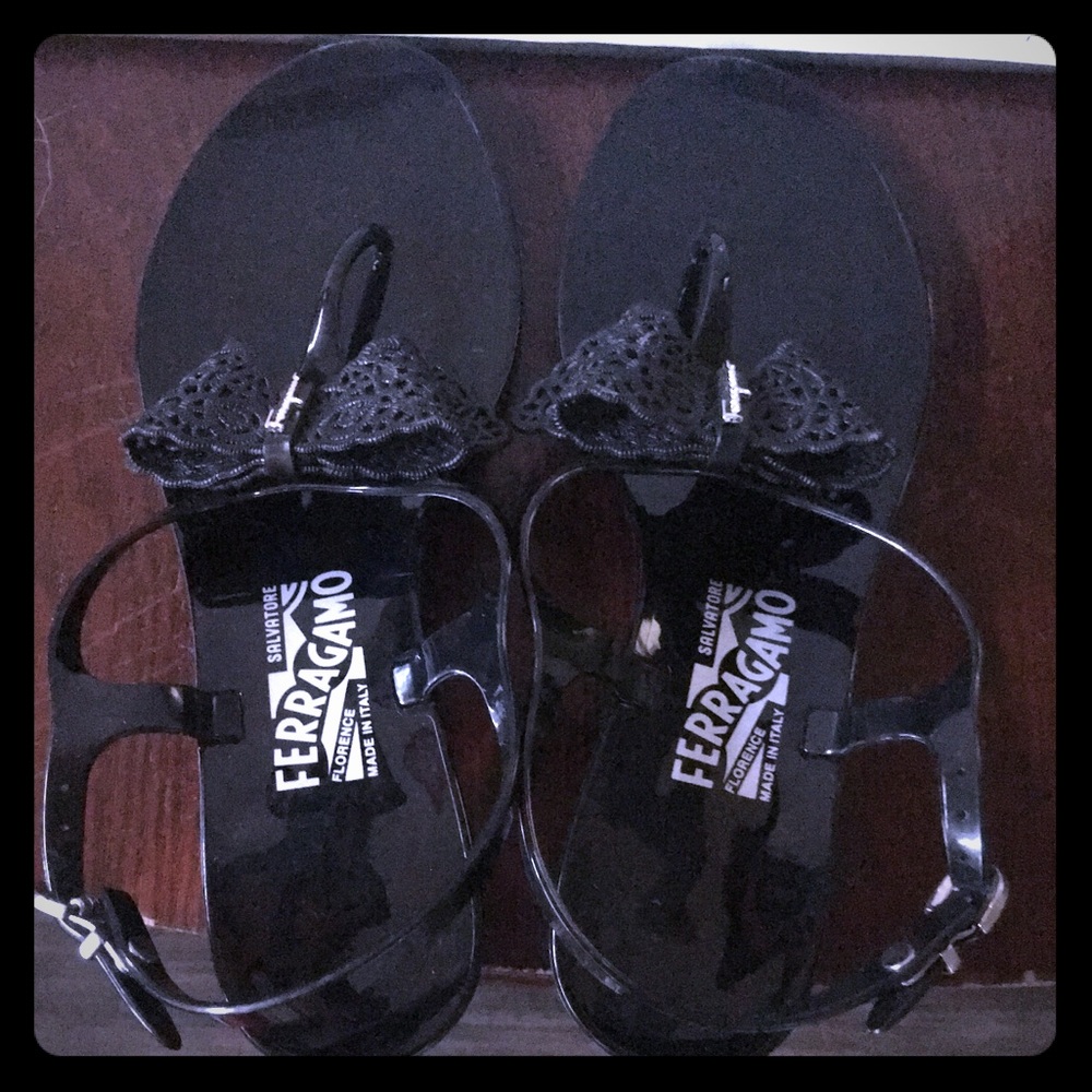 Salvatore Ferragamo Perala Sandals black, size 9